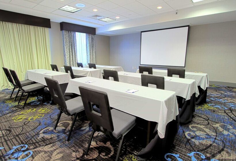 ホテル Hilton Garden Inn Westbury