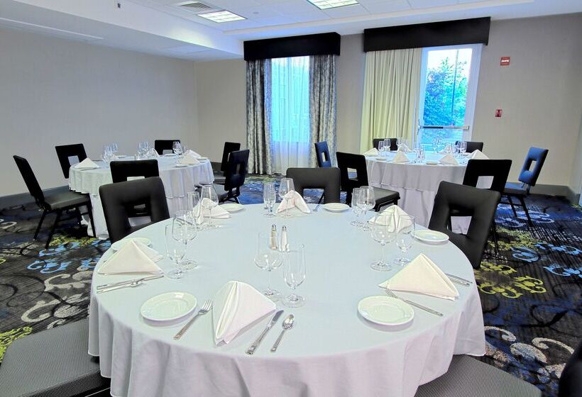 ホテル Hilton Garden Inn Westbury