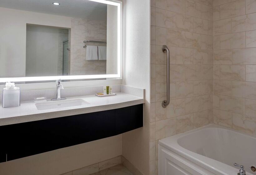 هتل Hilton Shreveport