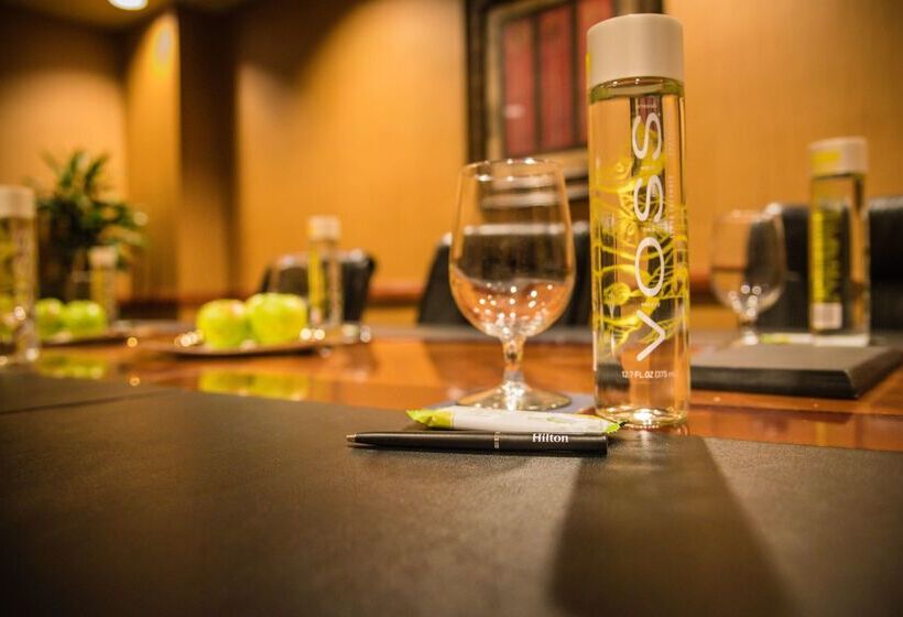 فندق Hilton St. Petersburg Carillon Park