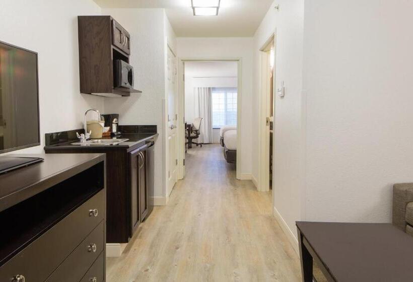 Holiday Inn Hotel & Suites Bloomington Airport, An Ihg