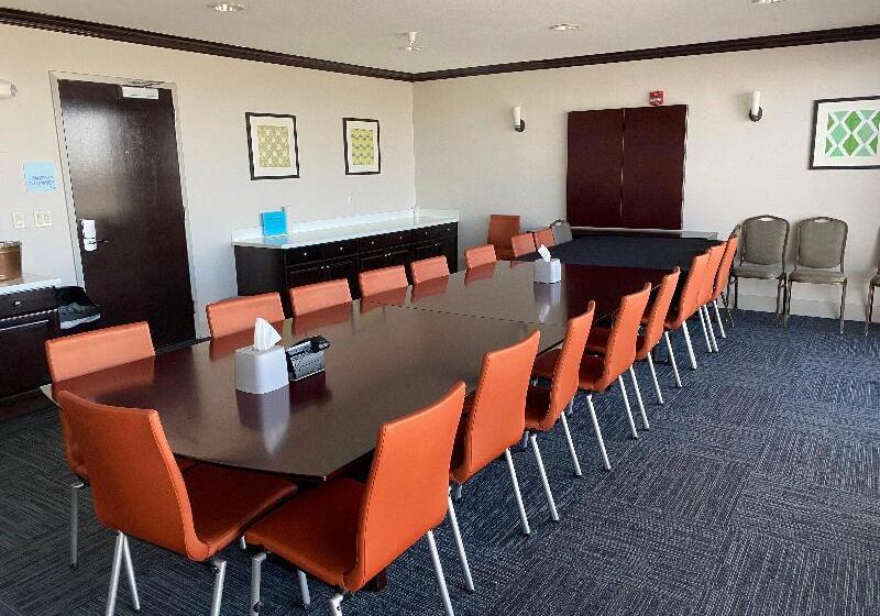 בית מלון כפרי Holiday Inn Express & Suites Albuquerque Historic Old Town, An Ihg