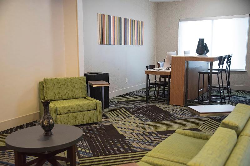 هتل Holiday Inn Express & Suites Alexandria, An Ihg