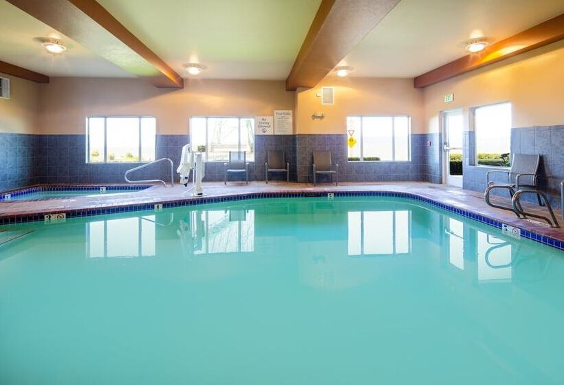 Holiday Inn Express Hotel & Suites Astoria, An Ihg