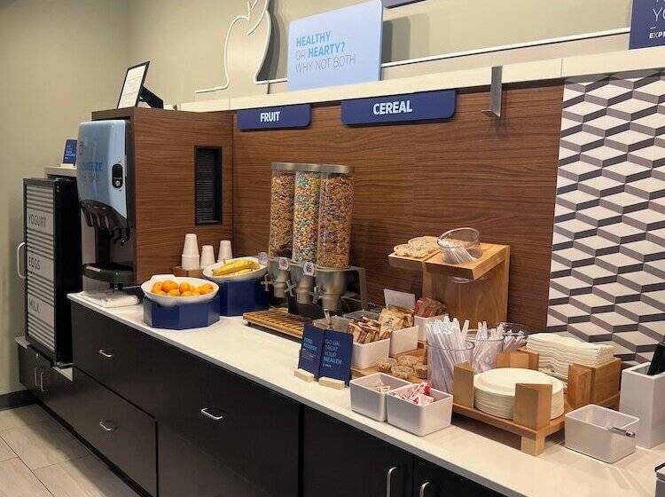 Holiday Inn Express Hotel & Suites Beatrice, An Ihg