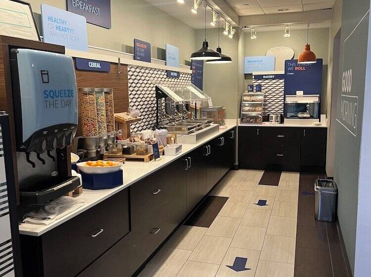 Holiday Inn Express Hotel & Suites Beatrice, An Ihg