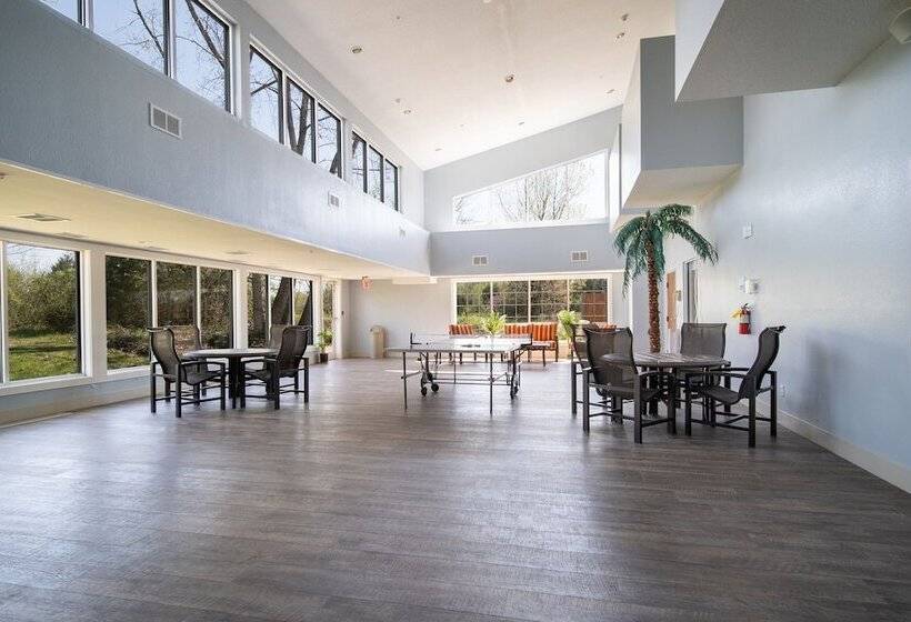 Holiday Inn Express Hotel & Suites Bedford, An Ihg