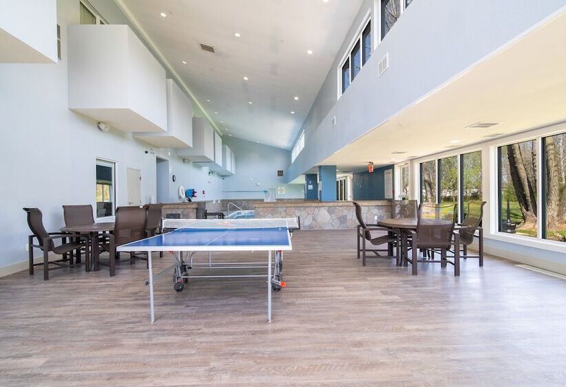 Holiday Inn Express Hotel & Suites Bedford, An Ihg