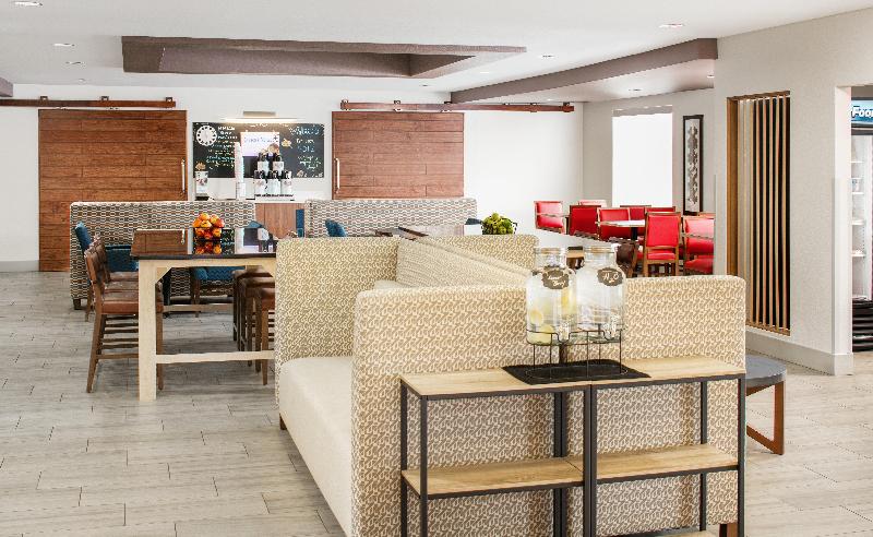 Holiday Inn Express Hotel & Suites Bellevue Omaha Area, An Ihg