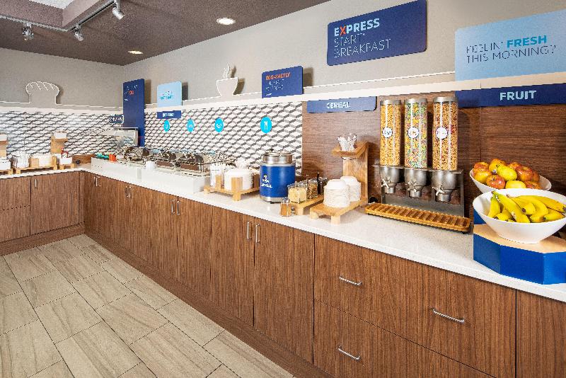 Holiday Inn Express Hotel & Suites Bellevue Omaha Area, An Ihg