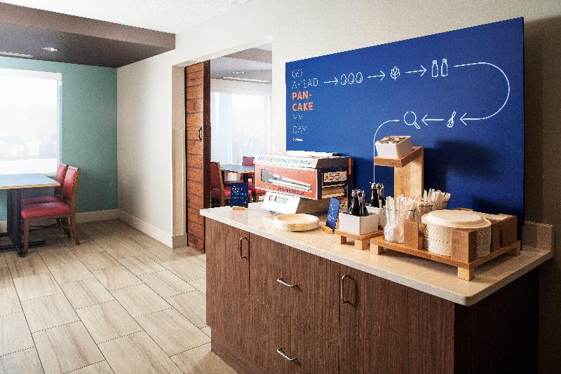 Holiday Inn Express Hotel & Suites Bellevue Omaha Area, An Ihg