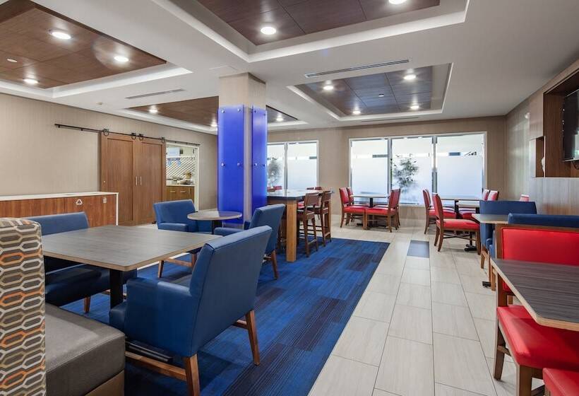 هتل Holiday Inn Express & Suites Chattanooga   East Ridge, An Ihg
