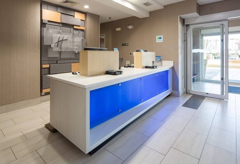 هتل Holiday Inn Express & Suites Chattanooga   East Ridge, An Ihg