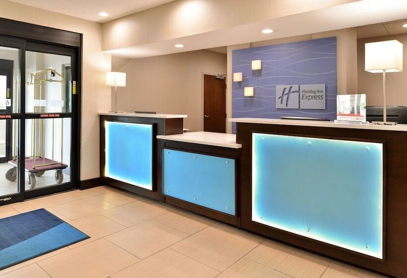 Holiday Inn Express Hotel & Suites Cincinnati Blue Ash, An Ihg