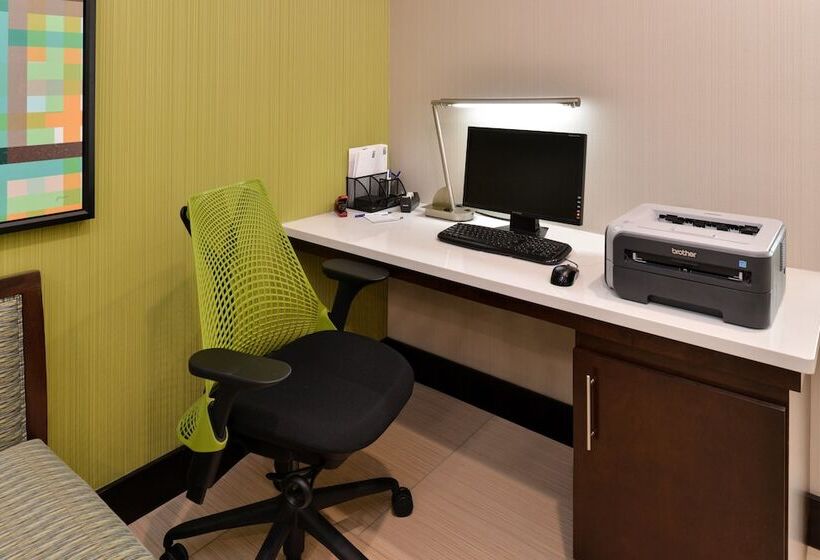 Holiday Inn Express Hotel & Suites Cincinnati Blue Ash, An Ihg