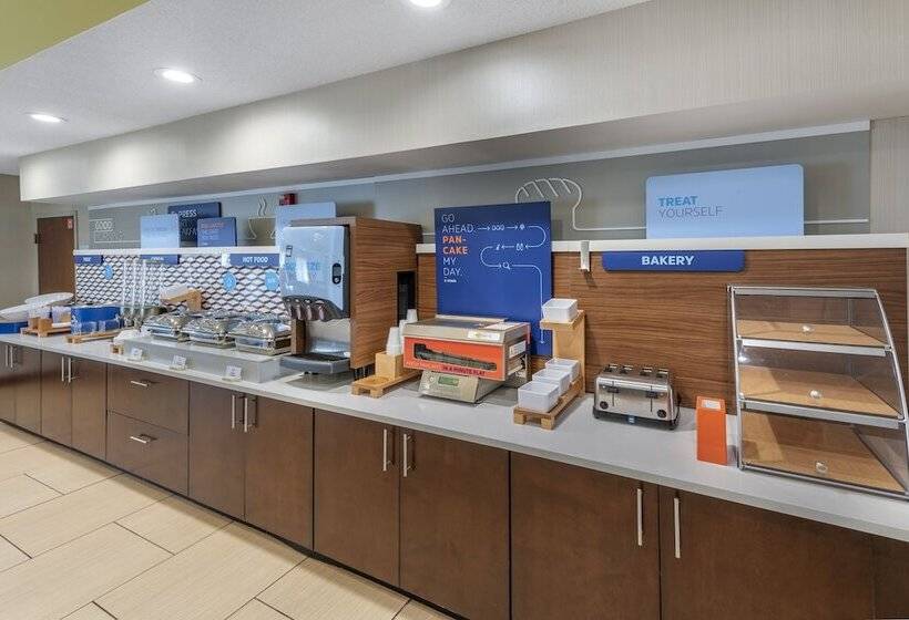 Holiday Inn Express Hotel & Suites Cincinnati Blue Ash, An Ihg