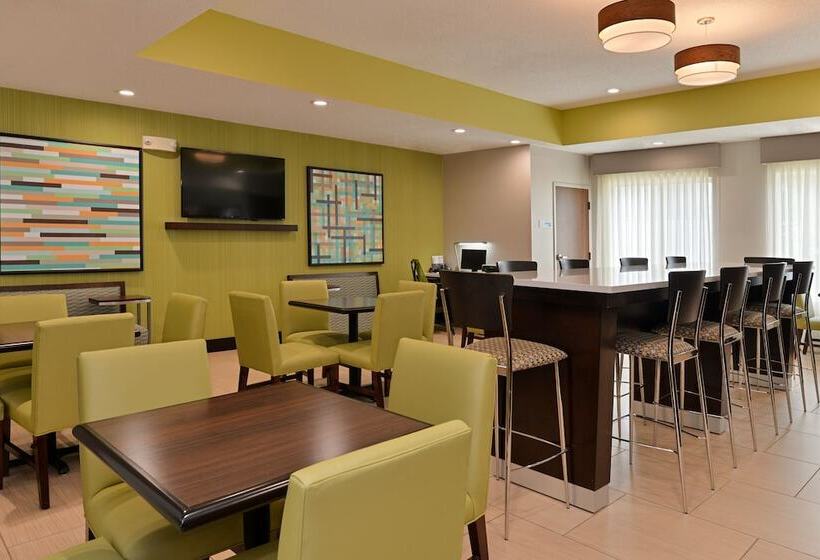 Holiday Inn Express Hotel & Suites Cincinnati Blue Ash, An Ihg