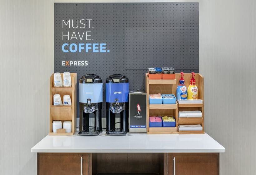 Holiday Inn Express Hotel & Suites Cincinnati Blue Ash, An Ihg