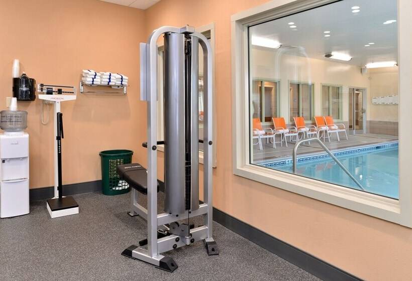 Holiday Inn Express Hotel & Suites Cincinnati Blue Ash, An Ihg