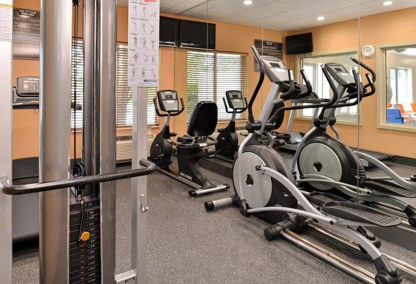 Holiday Inn Express Hotel & Suites Cincinnati Blue Ash, An Ihg