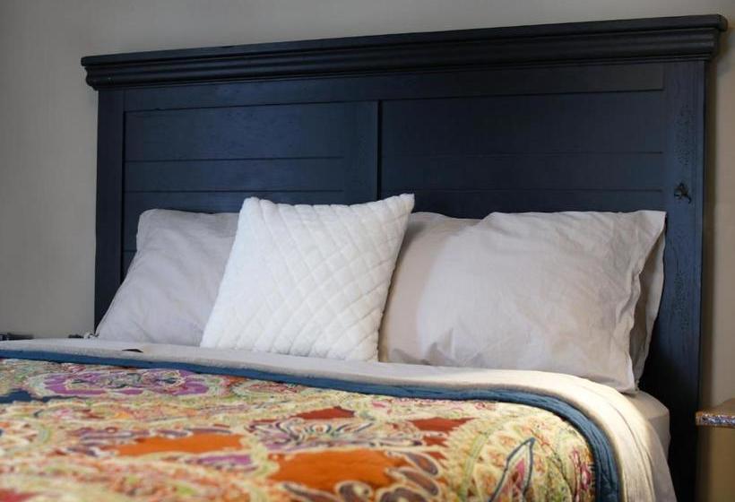 Отель Indy Hostel