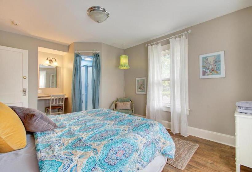 Отель Indy Hostel