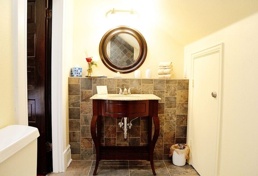 Отель Iron Horse Inn