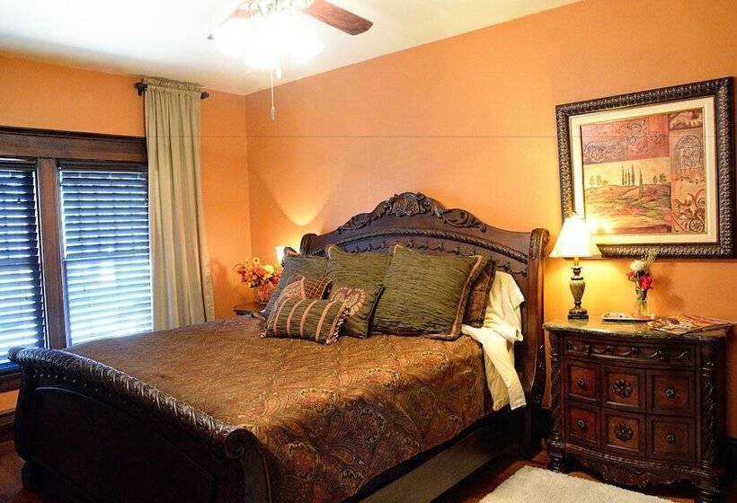 Отель Iron Horse Inn