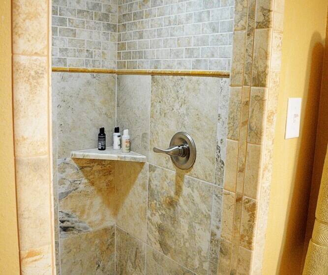 Отель Iron Horse Inn