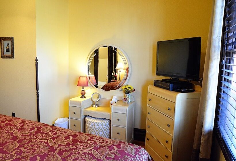 Отель Iron Horse Inn