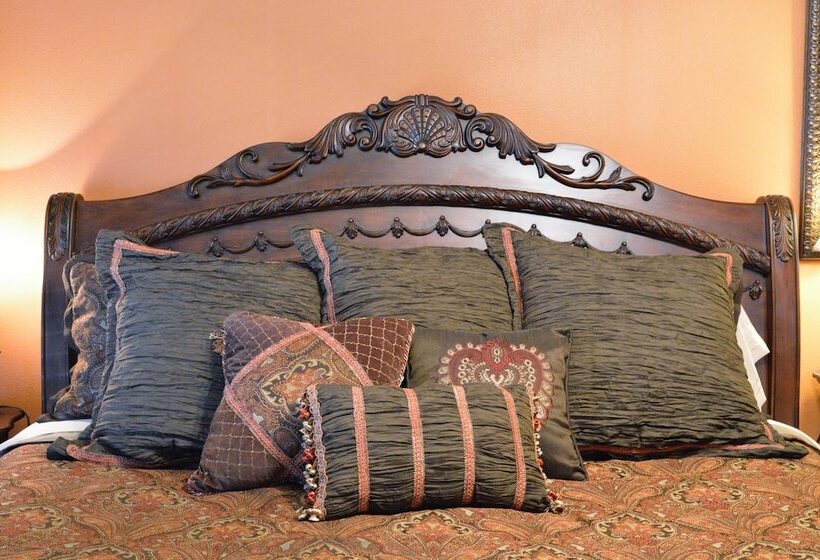 Отель Iron Horse Inn