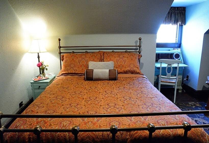 Отель Iron Horse Inn