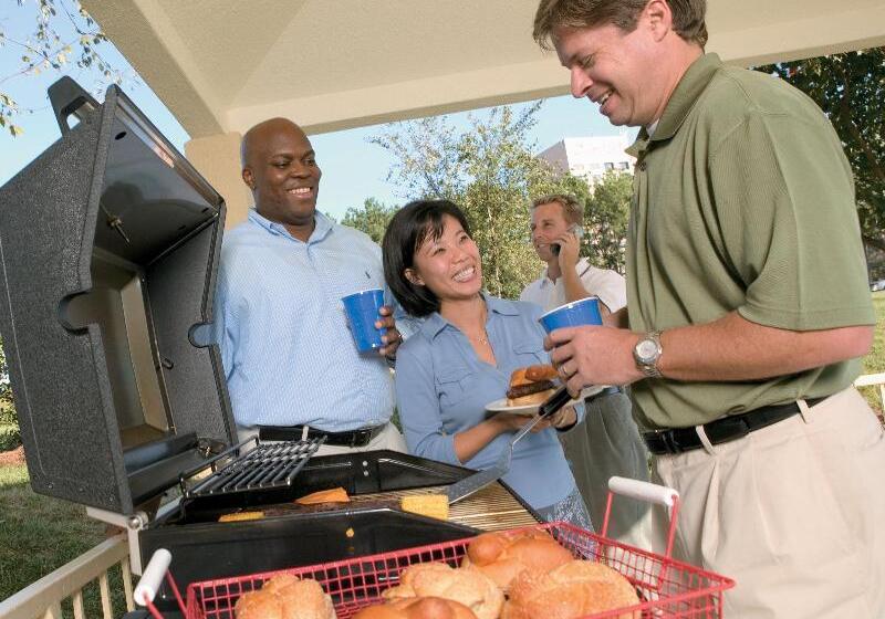 בית מלון כפרי Lakewood