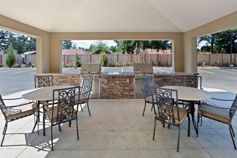 בית מלון כפרי Lakewood