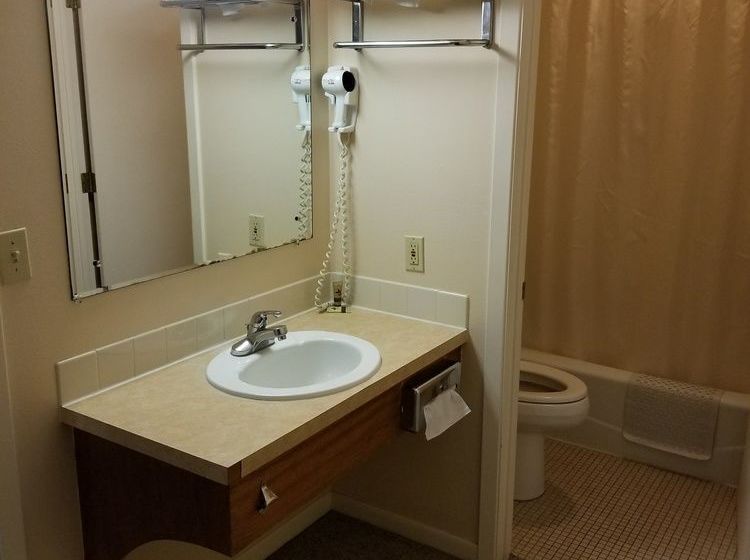 فندق Meadowlark Inn Bridgeport