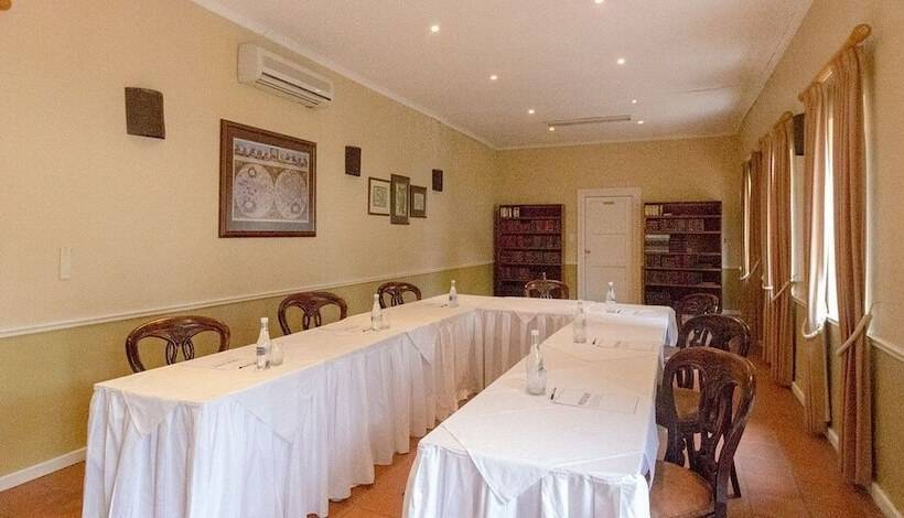 Pontac Manor Hotel & Restaurant