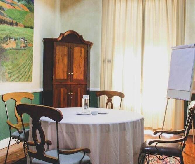 Pontac Manor Hotel & Restaurant