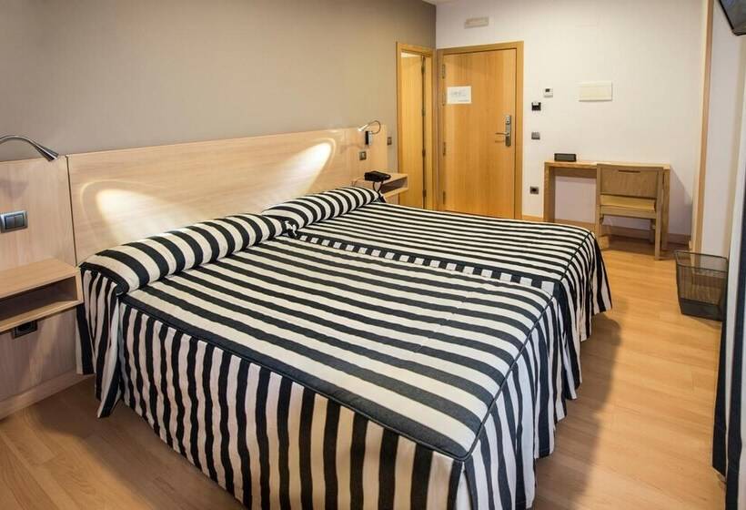 هتل Puerta De La Santa