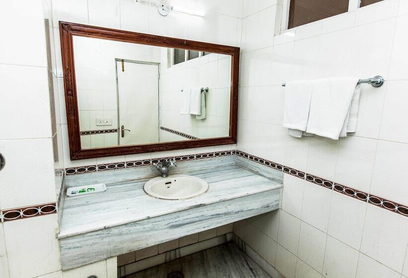 בית מלון כפרי Subash International