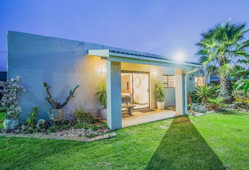 Отель Sunrock Guesthouse