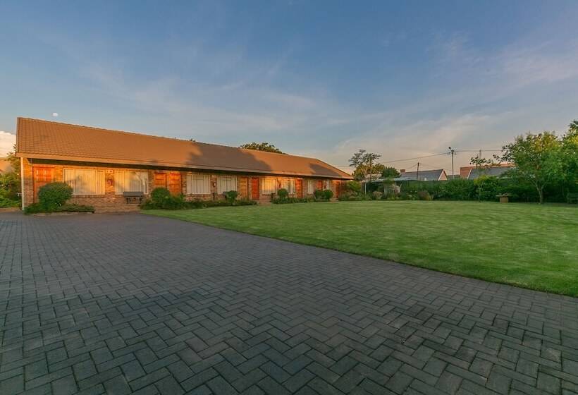 Отель Sunrock Guesthouse