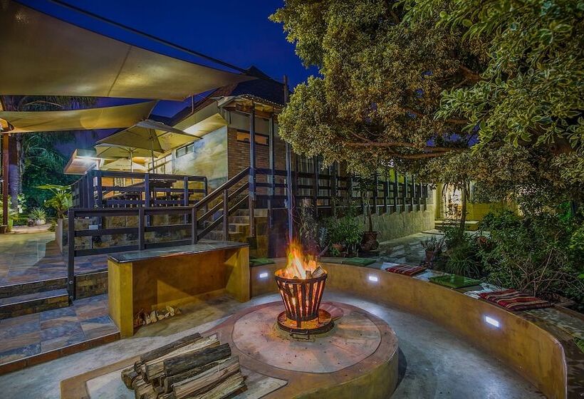 Отель Sunrock Guesthouse