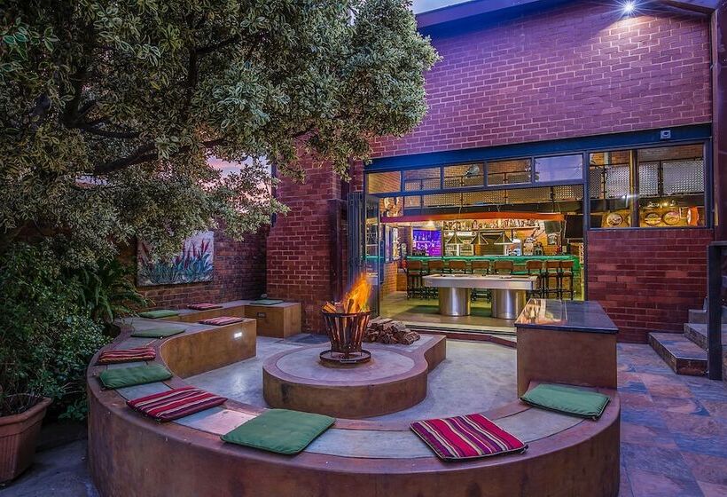 Отель Sunrock Guesthouse