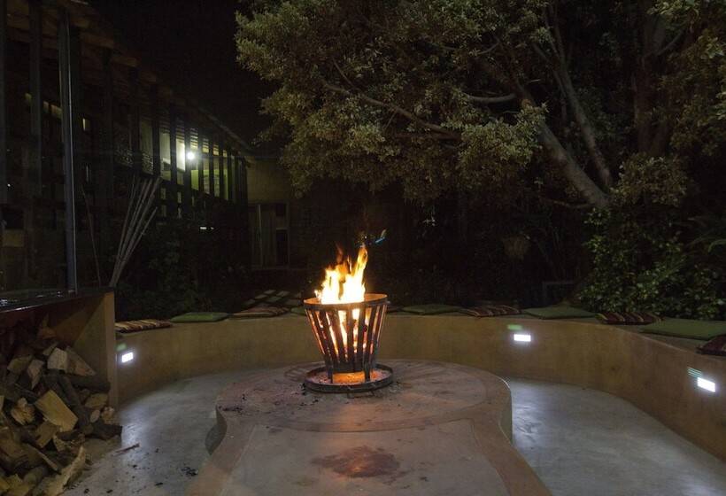 Отель Sunrock Guesthouse