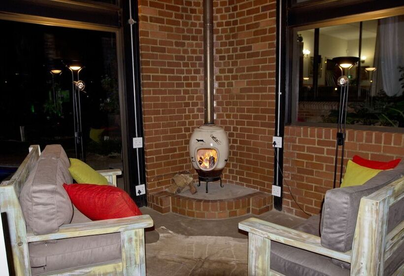 Отель Sunrock Guesthouse