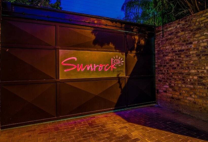 Отель Sunrock Guesthouse