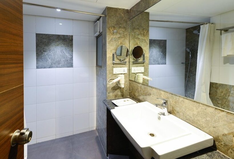 Click Hotel Vadodara 4 Mins Walk For The Railway Station