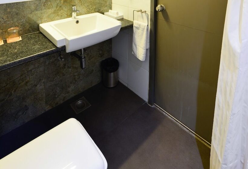 Click Hotel Vadodara 4 Mins Walk For The Railway Station