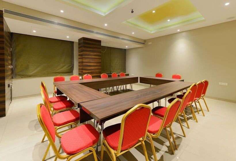 Click Hotel Vadodara 4 Mins Walk For The Railway Station