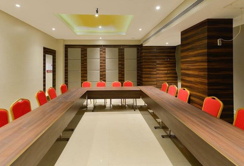 Click Hotel Vadodara 4 Mins Walk For The Railway Station